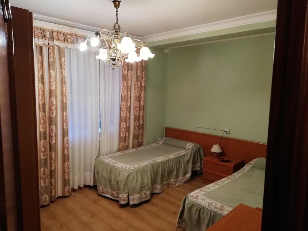Hostal Restaurante La Cepa Cariño Exteriör bild